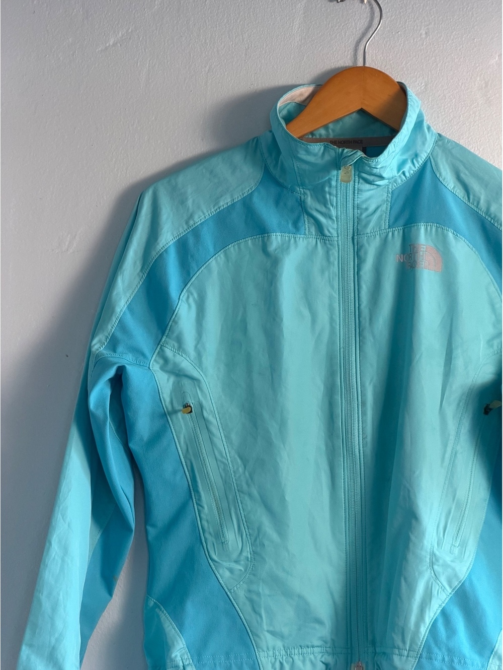 The North Face Women's Light Blue Windbreaker Jacket - Picture 2 of 11
